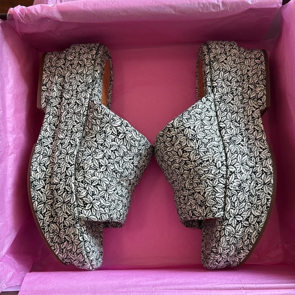 - nib Chie Mihara Garden Print Platform Slide Sandals size 8.5